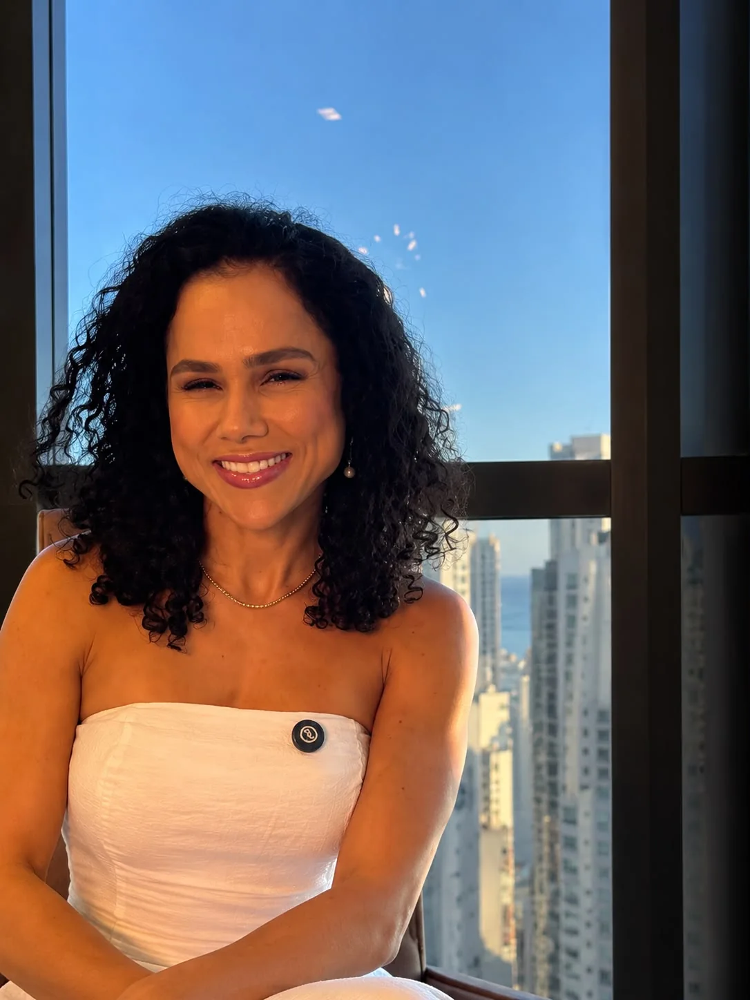 Dra. Marcela Bueno sorrindo